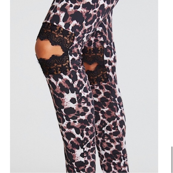 Black Lace Hem Open Knee Leopard Print Leggings - Picture 1 of 5